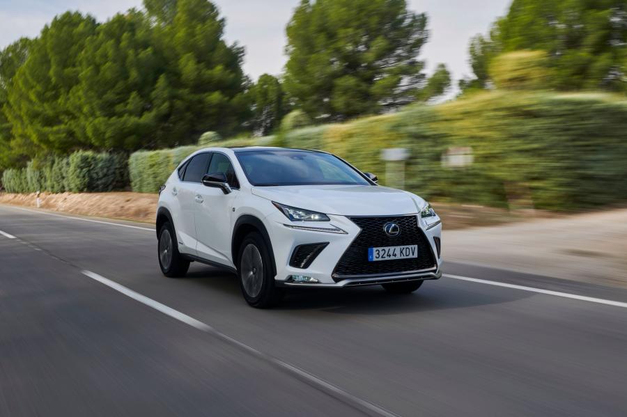  Lexus NX300h F-Sport 2017 года  (WW) (фото 5 из 20)